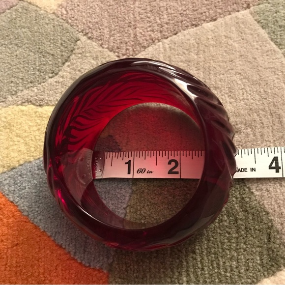 Vintage Transparent Lucite Wide Carved Leaf Bangle - Picture 10 of 16